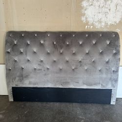 Cal King Diamond Tufted Bed With Crystal Buttons 