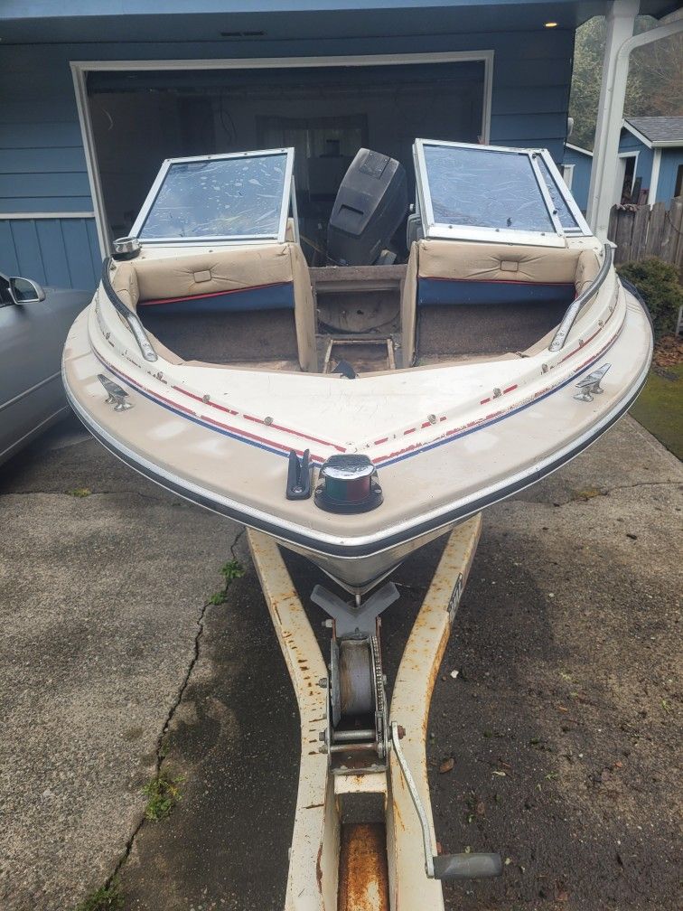 16ft Bayliner Capri