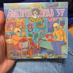 Grateful Dead Volume 37 (1743/25000)