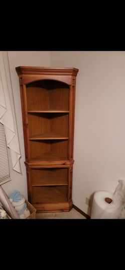 Broyhill Furniture Corner Shelving Units - Set of 3