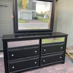 Black dresser With Mirror