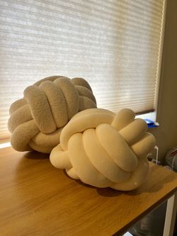 Knot pillows