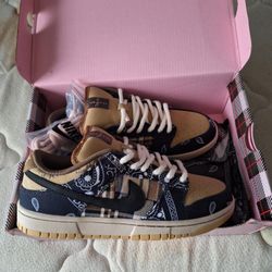 Travis Sb Dunks