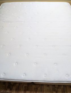 Serta Perfect Sleepers 11 inch Kin,g mattr,ess, medium firm and box spri,ng. Free delivery same day.