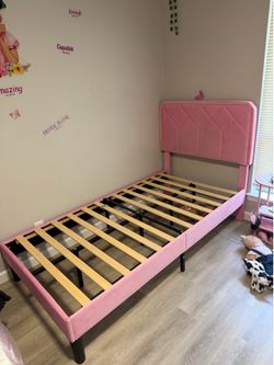 Twin bedframe