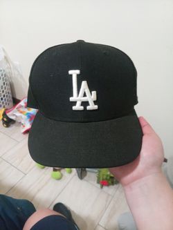 Black fitted hat LA