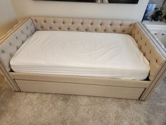 Twin XL Daybed With Trundle And Matresses for Sale in Katy TX