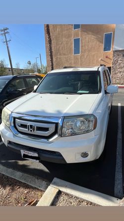 Honda Pilot White Suv