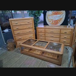 $400 BROYHILL DRESSERS, MIRROR & COFFEE TABLE 