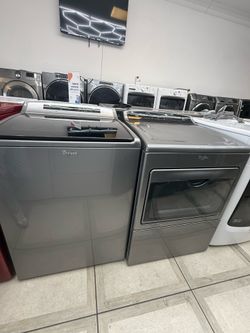 Whirlpool topload washer and gas dryer set