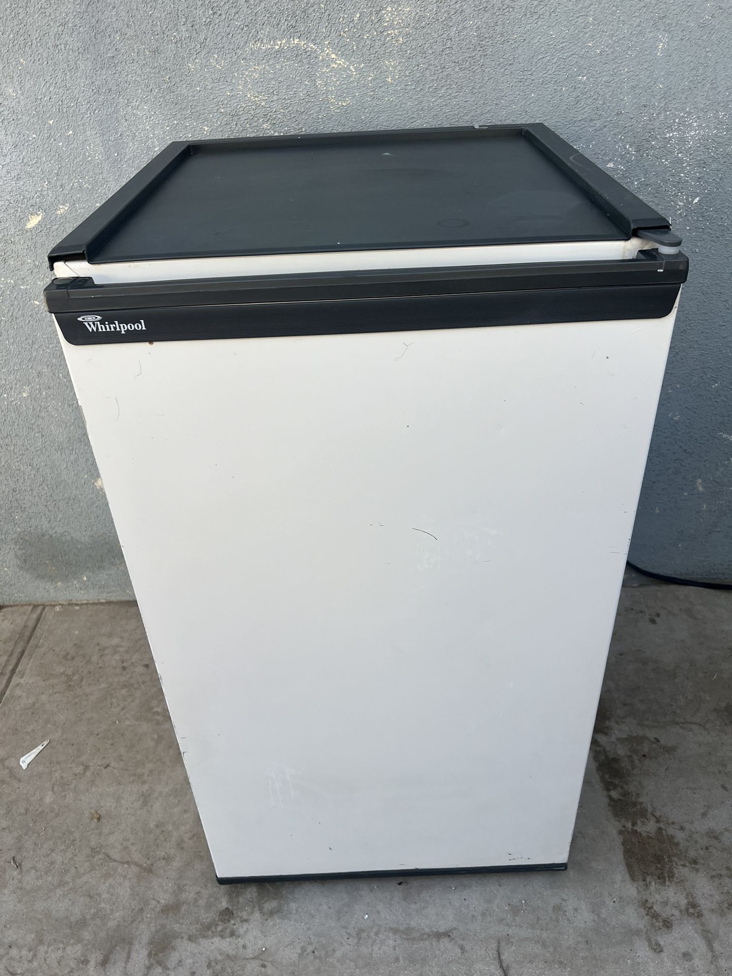 Whirlpool Mini Refrigerador 