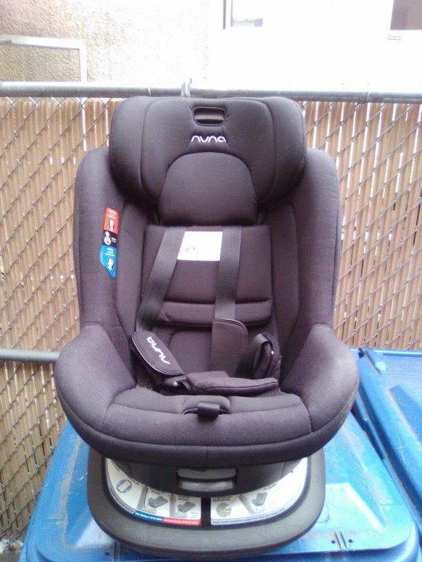 Nuna Revv 360 Rotating Car seat
