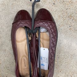 NWT Women Memory Foam Flats Size 9.5