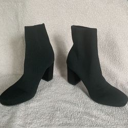 Very Black Boots Sz 6.5. MÍA Erika