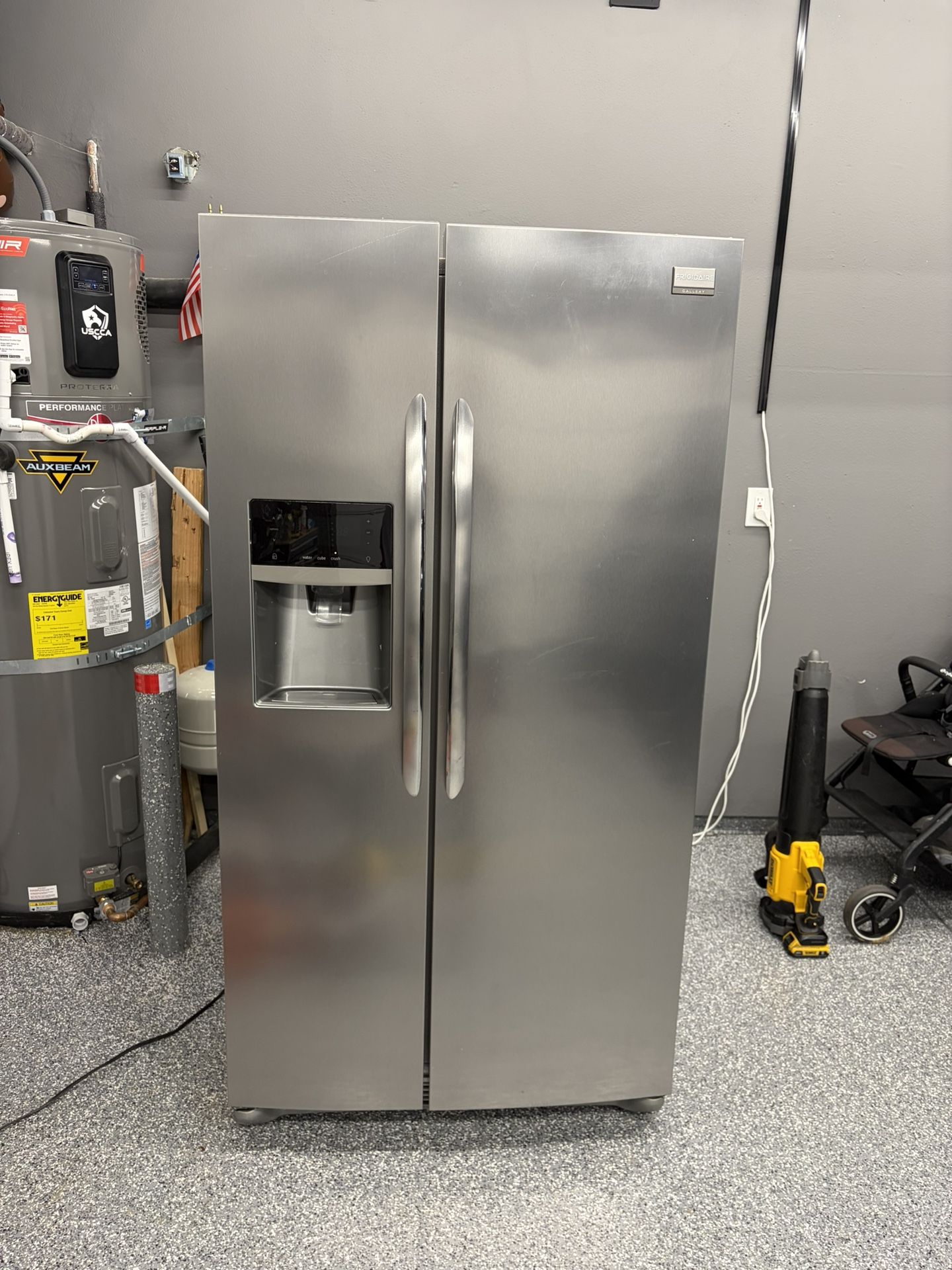 Clean Working Side-by-side Refrigerator