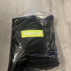 Supreme Box Logo Hooded “FW17”