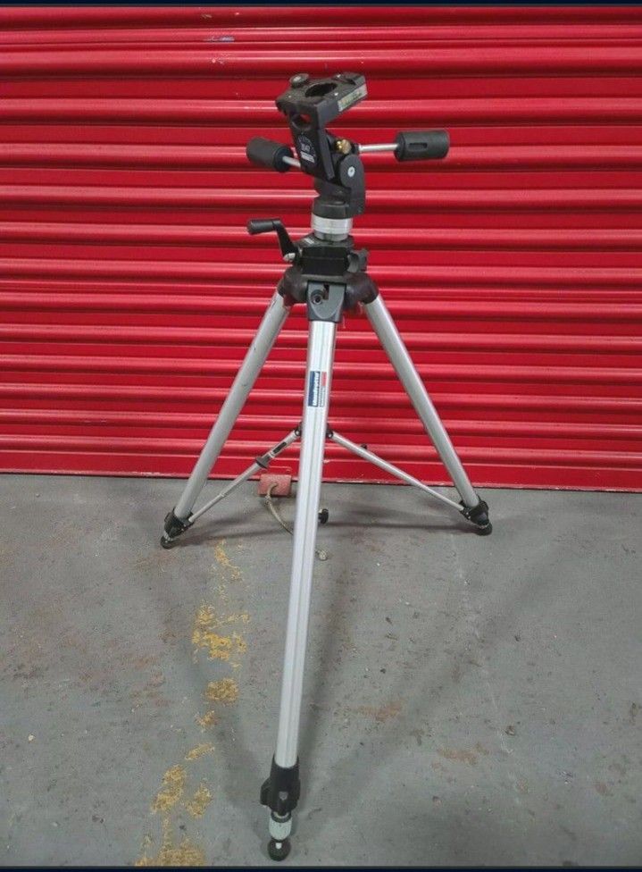 Manfrotto Bogen 3051 Heavy Duty Tripod with Manfrotto 3047 Quick Release Head