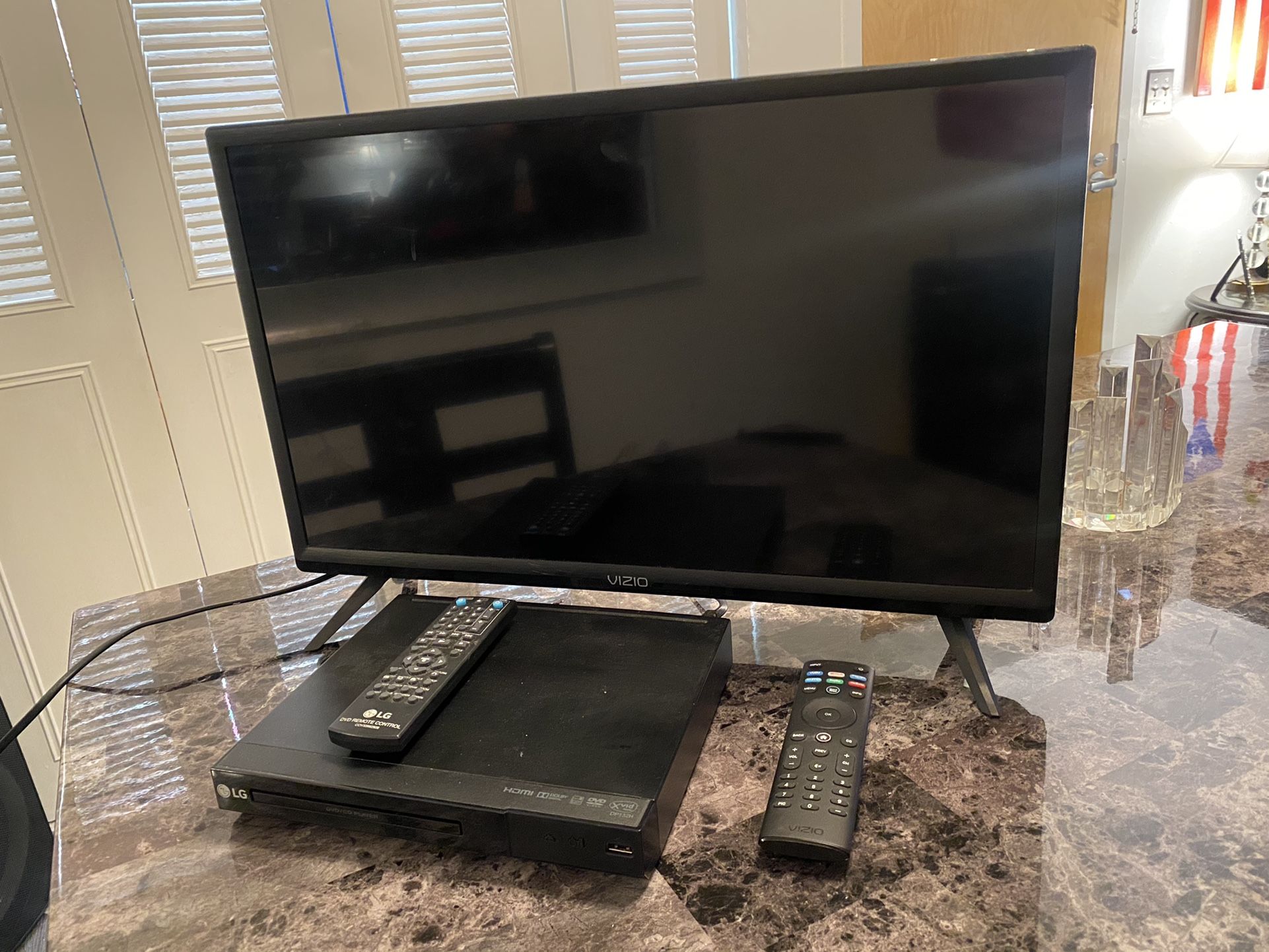 brand new 22 inch VIZIO tv and VCR both for $80