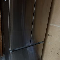 Samsung 33”wide Refrigerator 27” Deep