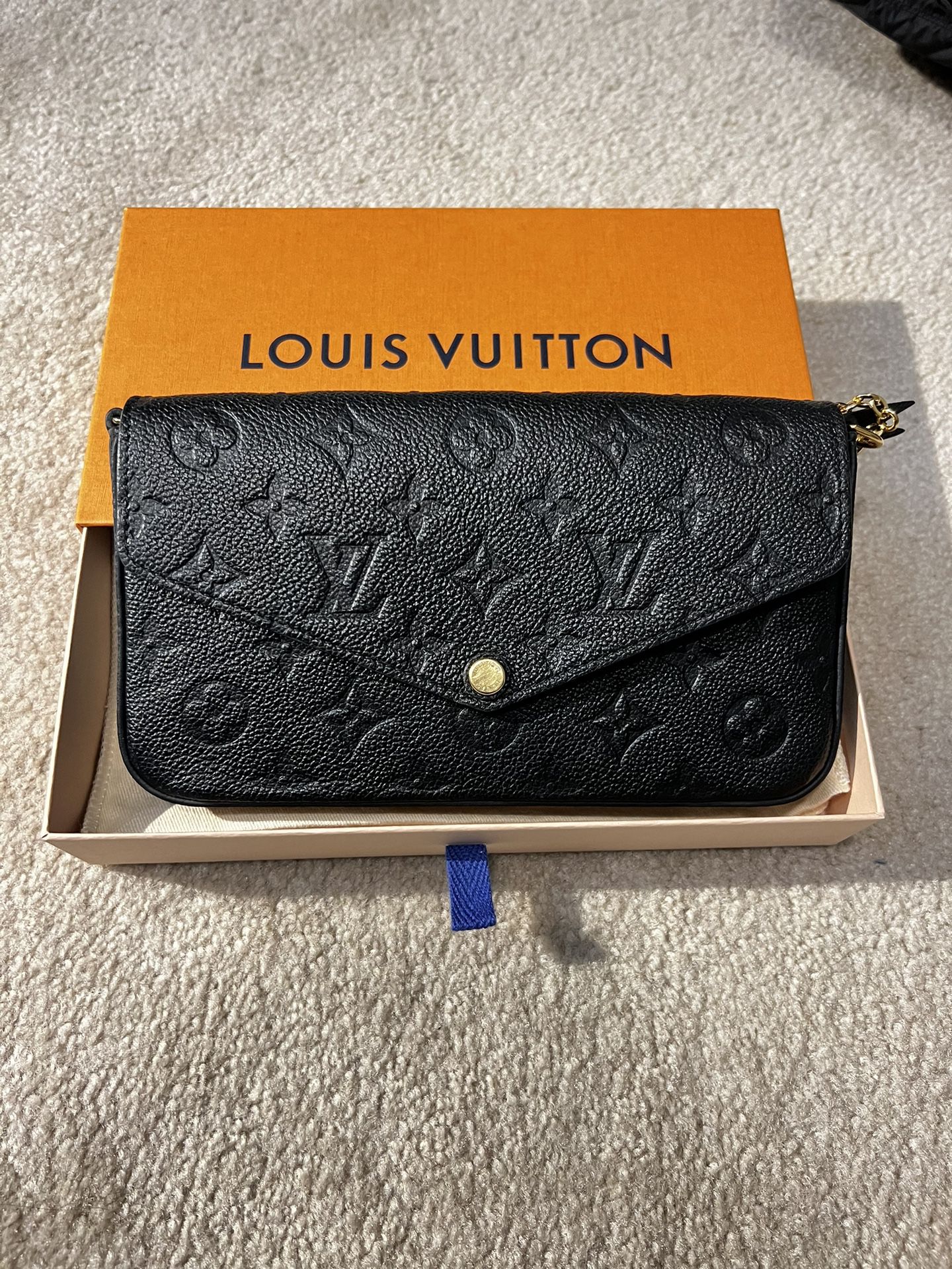 Vintage Louis Vuitton Coin Purse for Sale in Seaside, Oregon - OfferUp