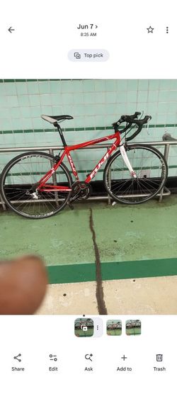 SHARP RED 700C FUJI RACE.  BIKE WITH WHITE ACCENTS