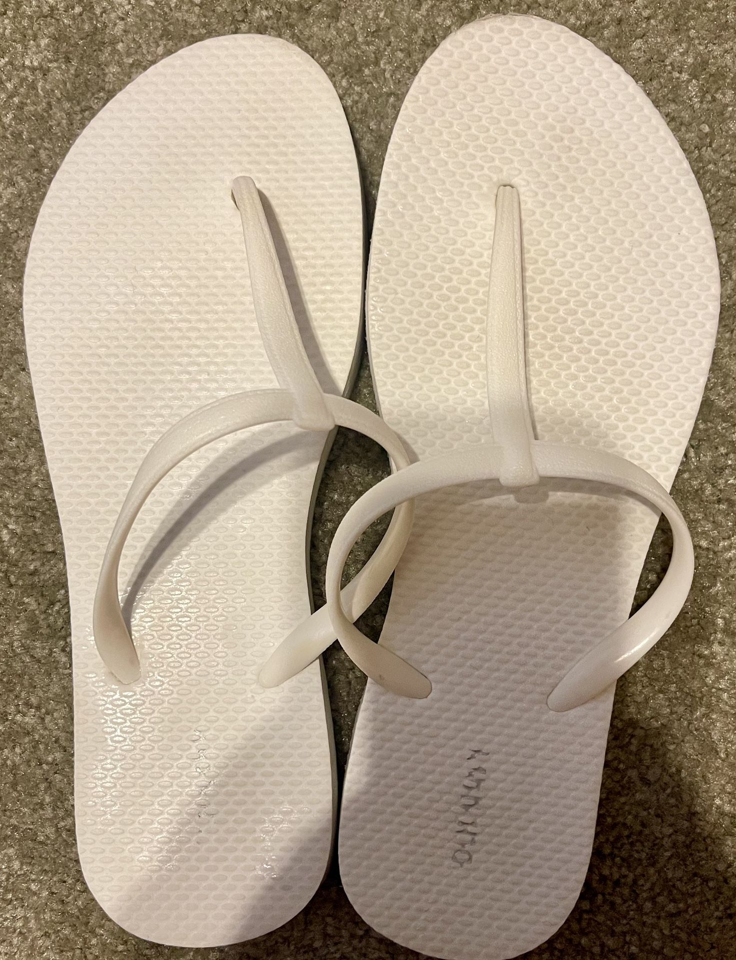 Old Navy White Plastic Flip Flop Sandals