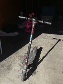 Gyroor electric scooter