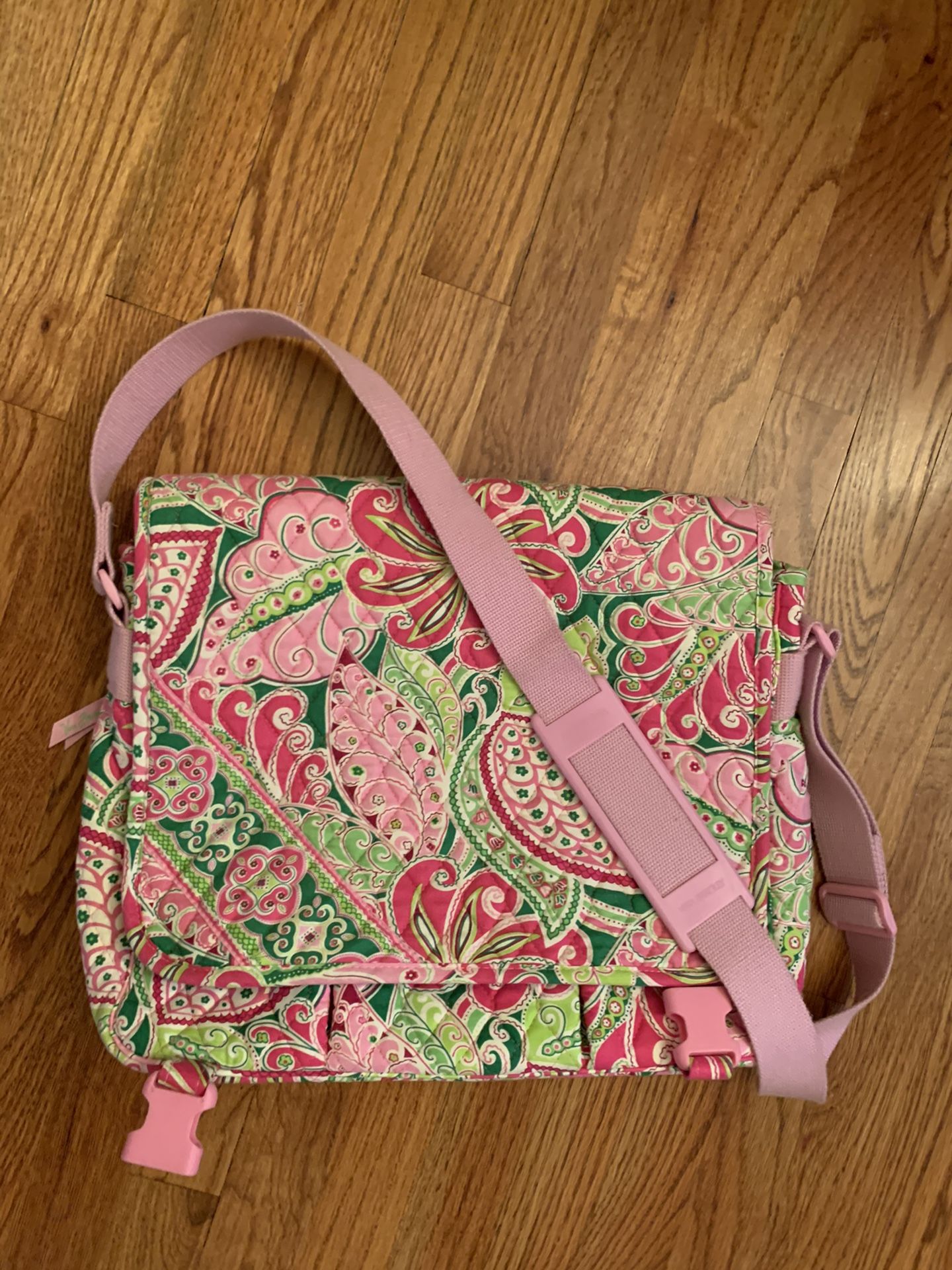 Like new Vera Bradley messenger bag