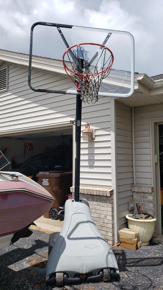 FREE--Portable Basketball Hoop