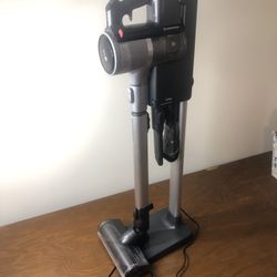 Like New LG CordZero A9 Kompressor Stick Vacuum w/2 Batteries