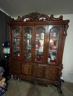 Vitrina/ China Cabinet