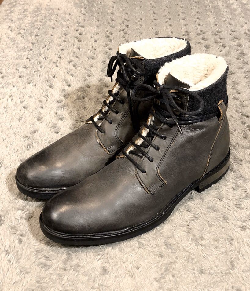 Men’s ASOS design boots paid $75 Size 11 Like new worn once! Grey & black distressed shapa lined UK size 10/US size 11. Excellent condition! Dress th