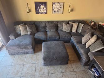 Gray Sectional Couch with Ottoman