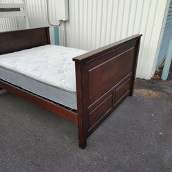 Full size bed