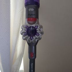 Dyson V8
