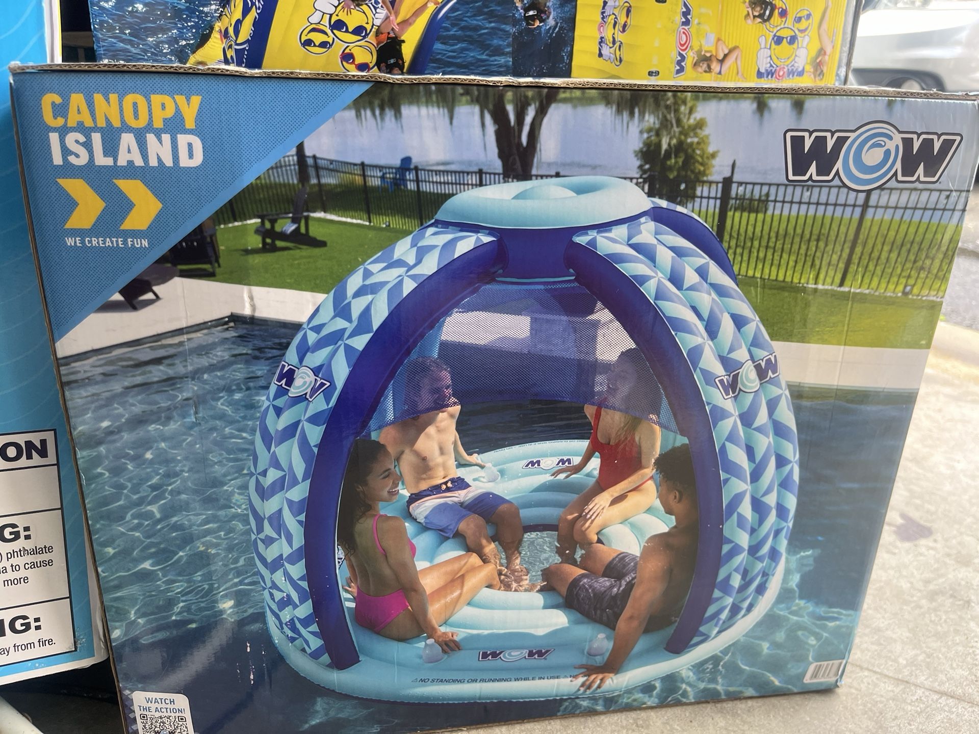 Island Float W/ Canopy