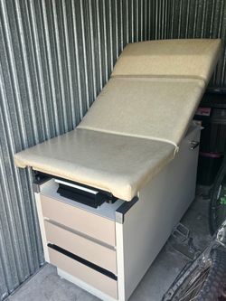 Midmark Ritter 104 examination table