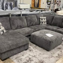 Brand New/ Black Oversized Sectional, Seccional, Couch// Delivery Available 