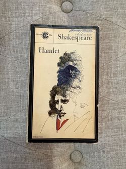 Hamlet by William Shakespeare Signet Classic Edition