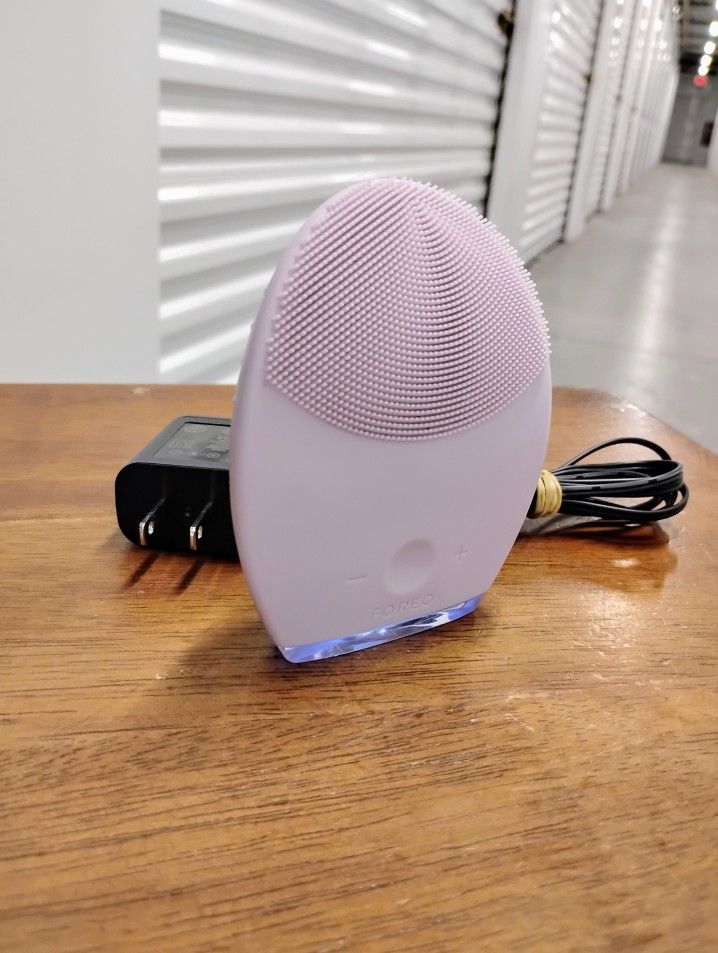 The Foreo Luna 2 Facial Cleansing Brush Skin is a skincare product that comes in four iterations for different skin types: combination, normal, oily,