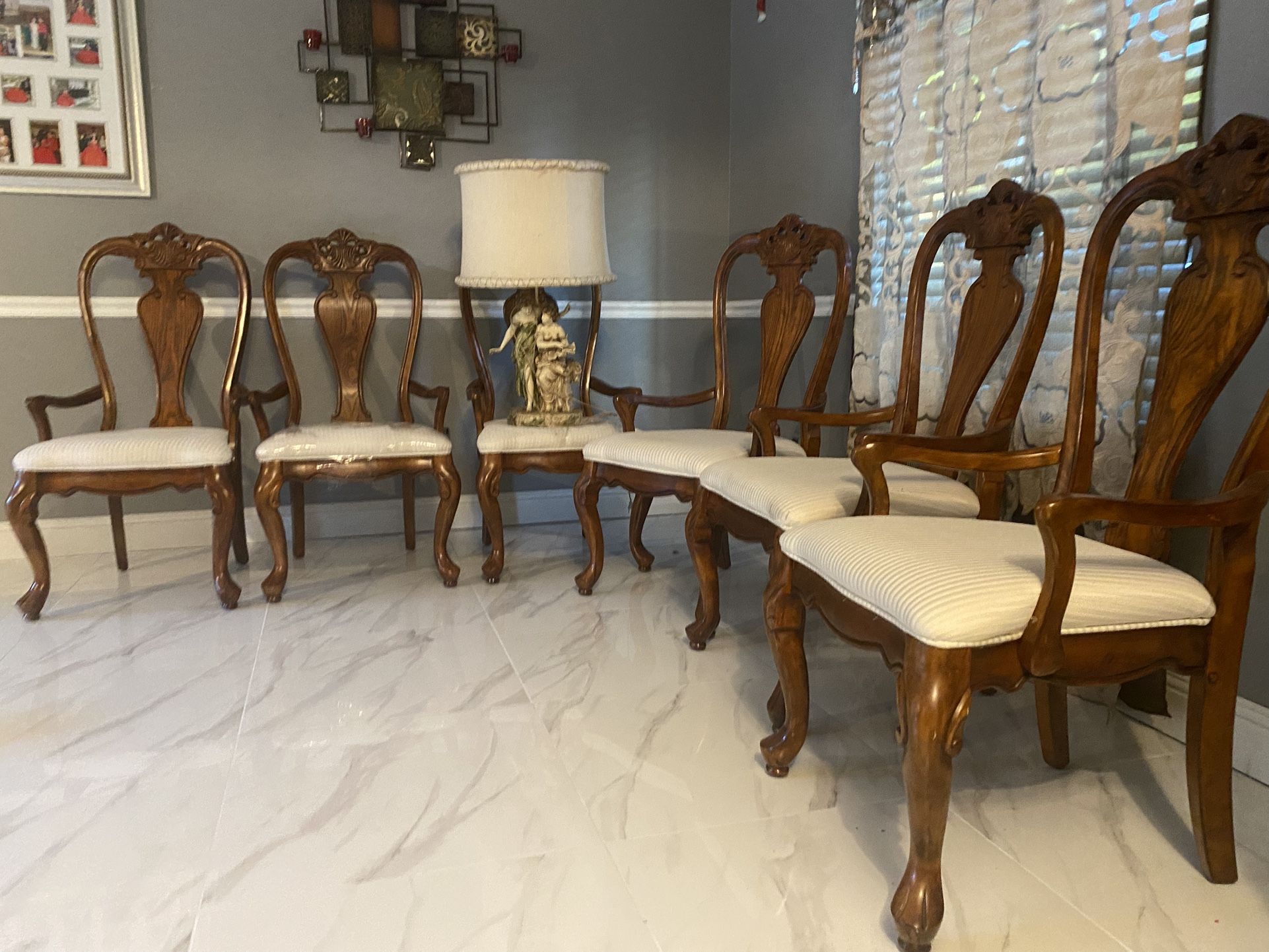 6 Chairs And Lamp