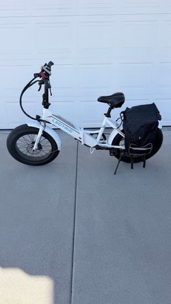 Lectric XP White Foldable eBike – 500W, Rear Pannier Bag, Charger & Key Included