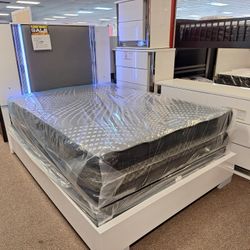 Ylime Queen Bed Dresser And Mirror 