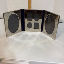 TRI-FOLD PHOTO FRAME