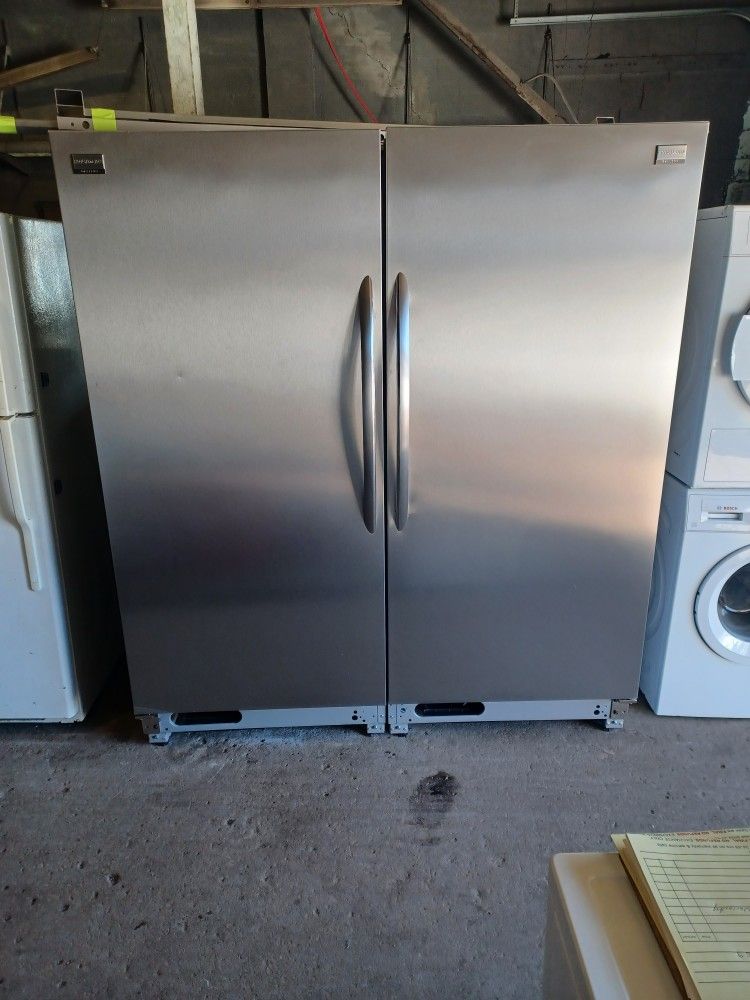 64 In Frigidaire Galaxy Side-by-side Refrigerator And The Freezer Annoying