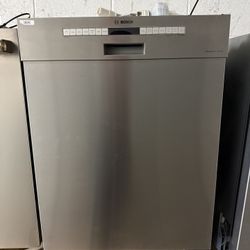 🚨 New Bosch - 300 Series 24” Front Control Smart Built-In Stainless Steel Tub Dishwasher SHE53B75UC