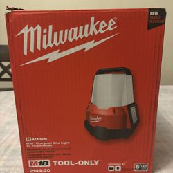 M18 18-Volt 2200 Lumens Cordless Radius LED Compact Site Light with Flood Mode (Tool-Only)