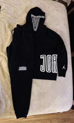 Air Jordan set pants and hoodie size XL I’m used one time only I paid $190 new