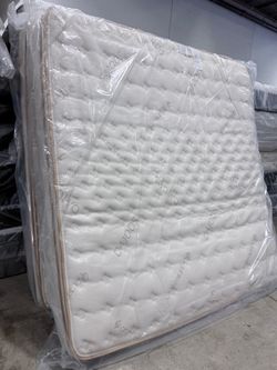 King mattress Saatva Classic