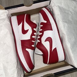 Jordan 1 Low Gym Red Size 6.5Y / 8 Women